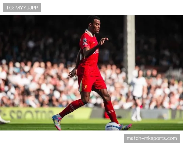 利物浦长传战术失败：埃基蒂克维尔茨高空球争夺被马尔基尼奥斯帕乔控制